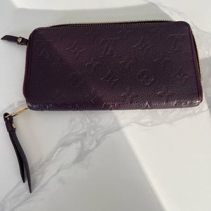 LOUIS VUITTON ZIPPY WALLET PLUM